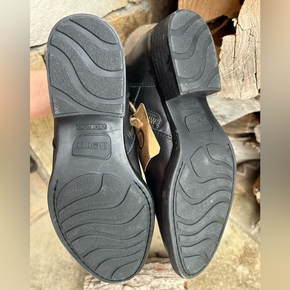 Born Ozark leather black ankle elegant booties w/dual buckle closure NWT Sz-6. I - Picture 6 of 11